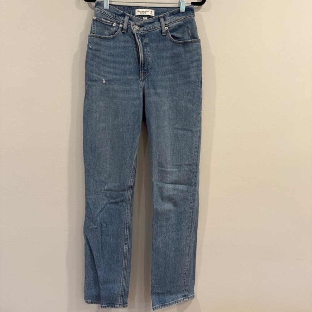 Abercrombie & Fitch The 90’s Straight Ultra High Rise Curve Love Jeans